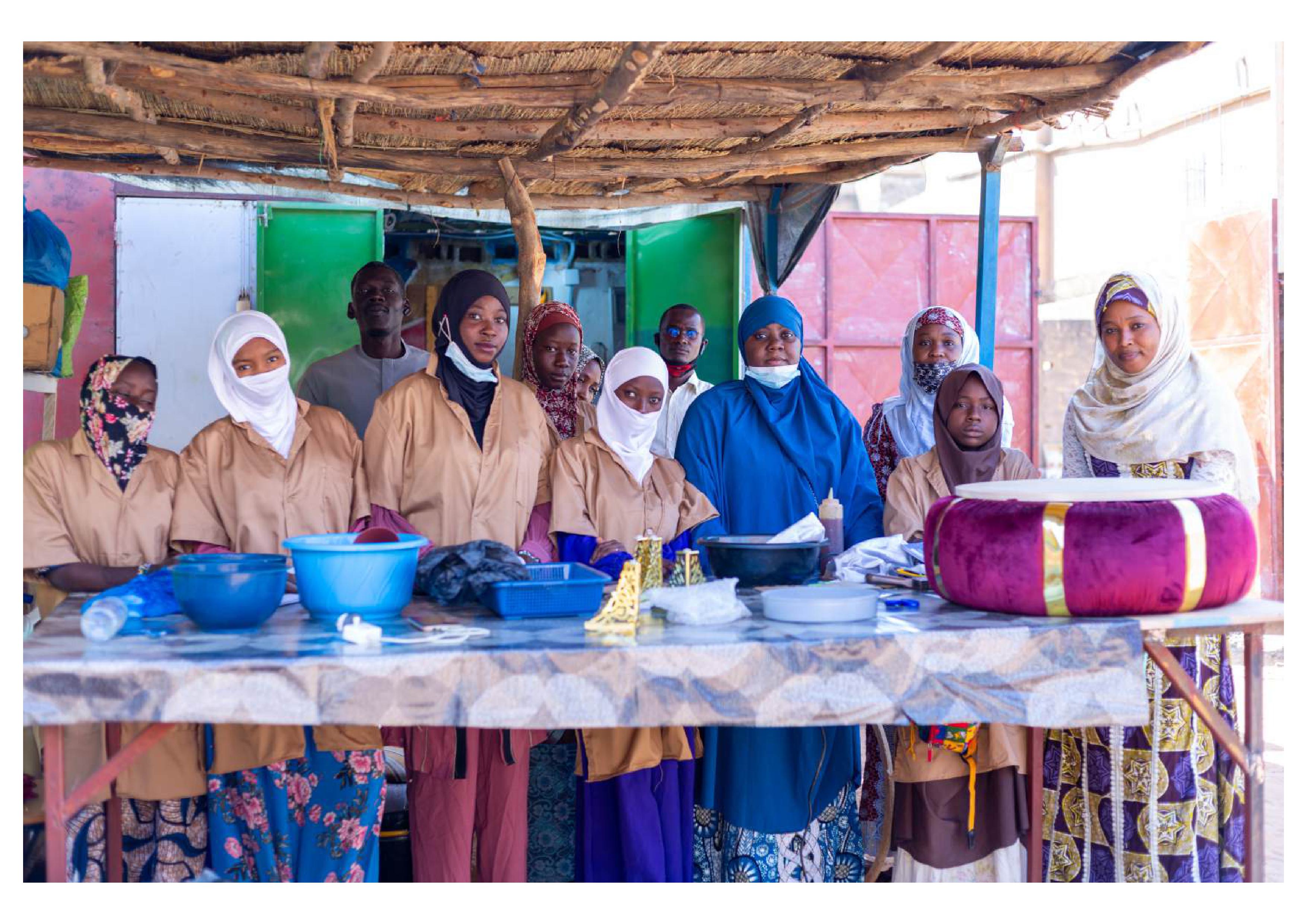 Formation des jeunes filles au métier de la men...